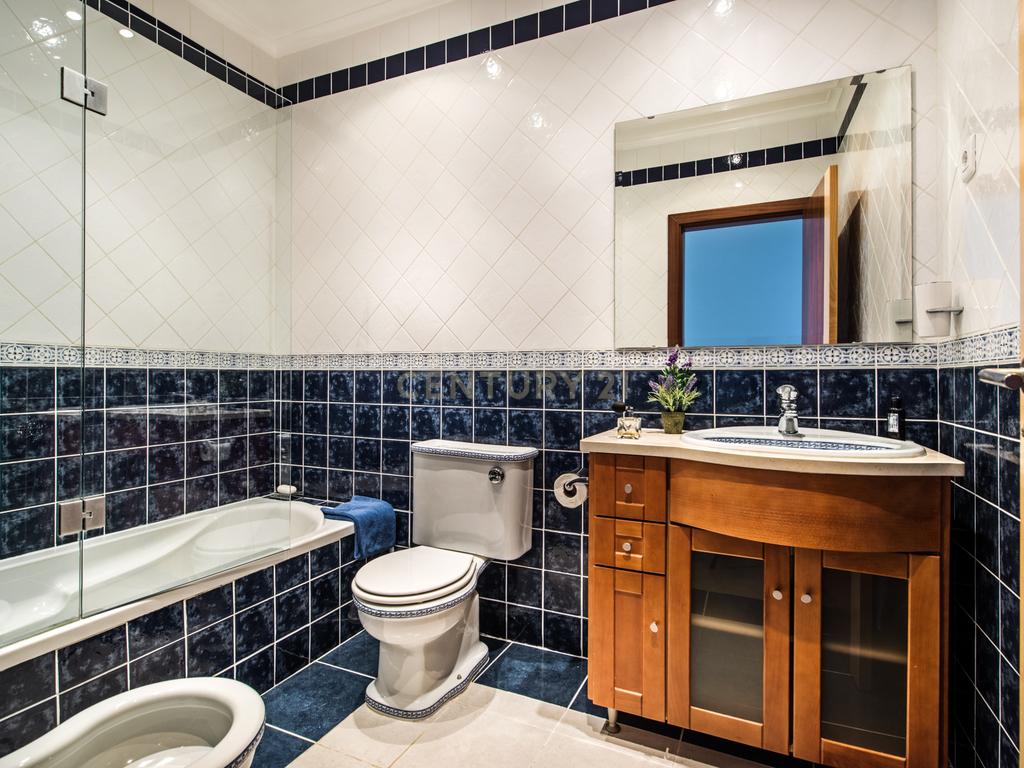 Luxuosa Moradia T4 em Olhão, Faro - 320m² por 795.000€ - Image 22